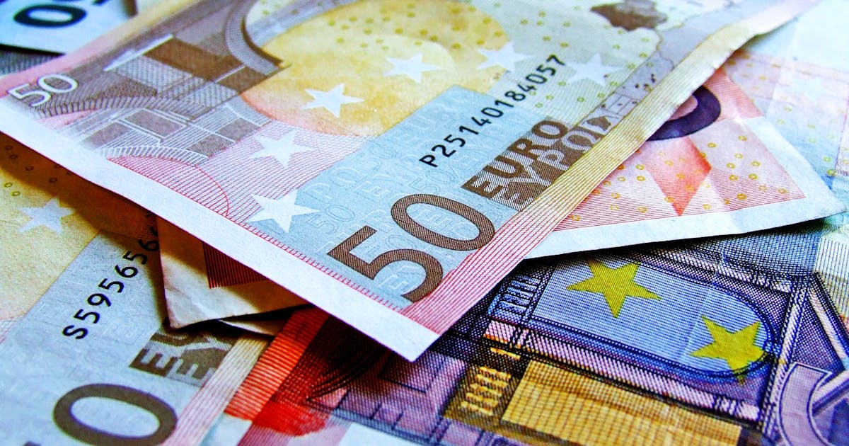 Combien Gagne un Poseur de Strass Dentaire ? Revenus et Tarifs 2026